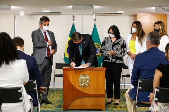 Presidente sanciona projeto de lei. Foto: Alan Santos/PR