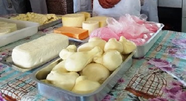 EMATER-Curso-Derivados-de-leite_Reinaldo-Garcia_14-08-2019_Foto-Paulo-Sérgio-2-370x493